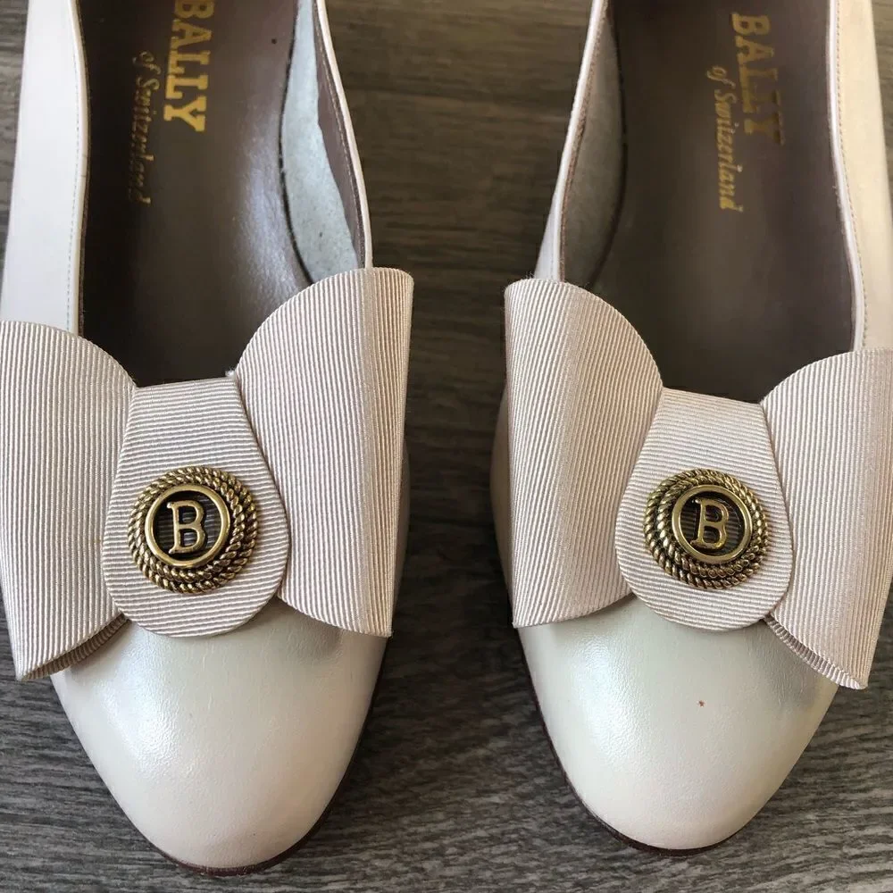 BALLY Vintage Bone Colored Leather Bow Flats